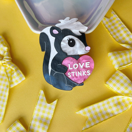 Love stinks skunk brooch or magnet